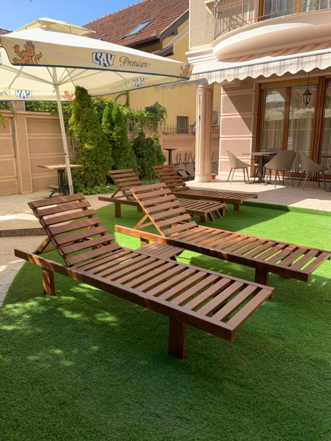 Relax And Pool Apartments Novi Sad Bagian luar foto